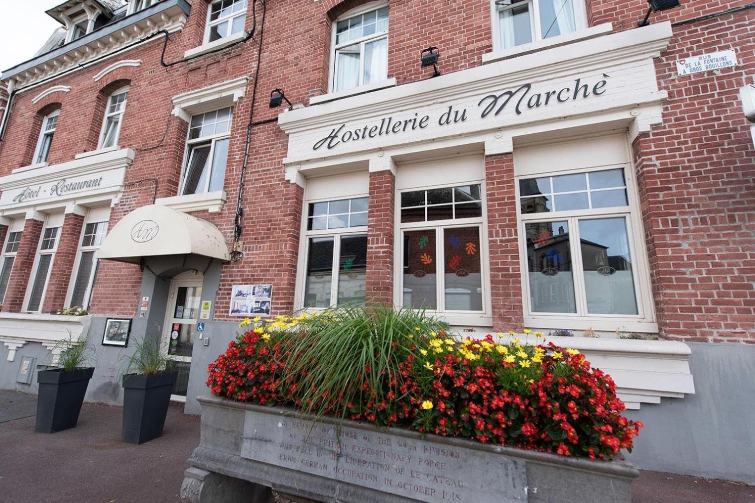 Logis - Hostellerie & Restaurant Du Marche Le Cateau-Cambresis Kültér fotó