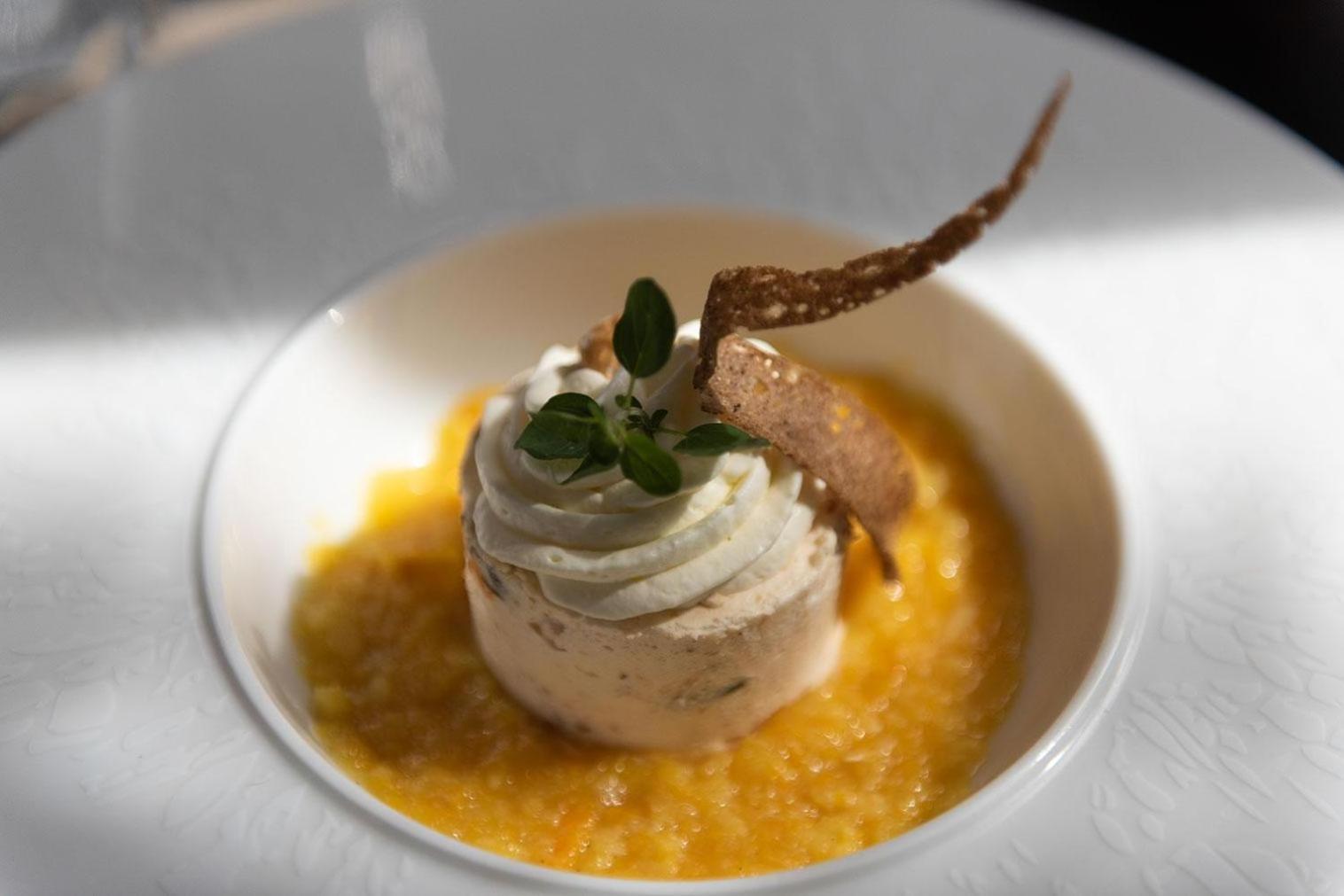 Logis - Hostellerie & Restaurant Du Marche Le Cateau-Cambresis Kültér fotó